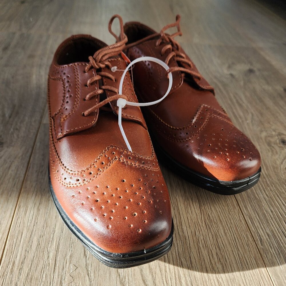 Boys dress shoes size 1.5 deer stags NWT